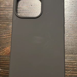 brand new, iPhone 13 Pro case. it doesn’t fit my iPhone 13 Pro Max. read wrong.